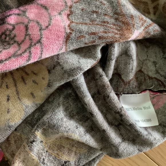 Lovely 100% Merino Wool Cardigan - L - excellent pre-loved condition - Picture 3 of 3